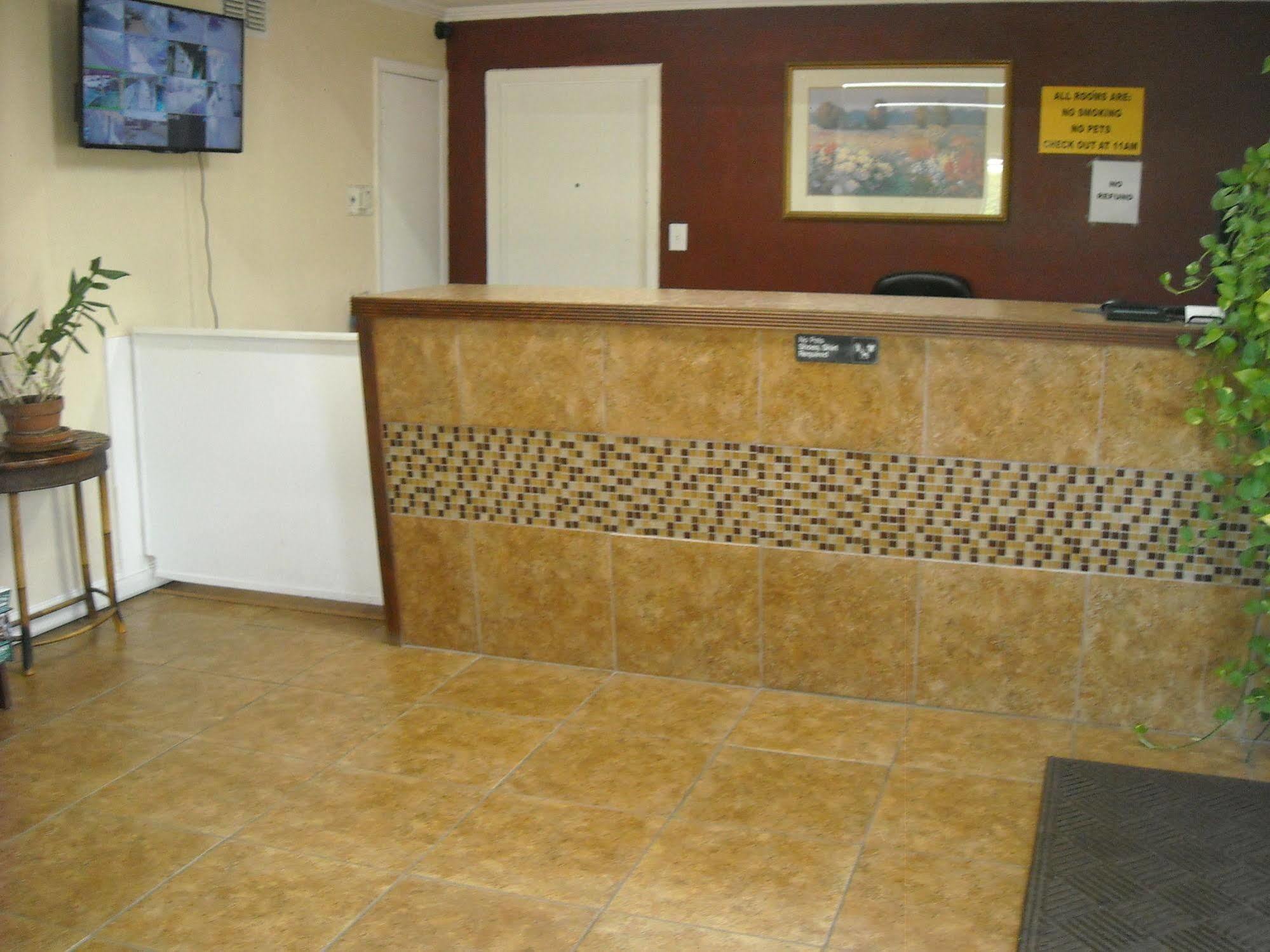 Bastrop Inn Motel *